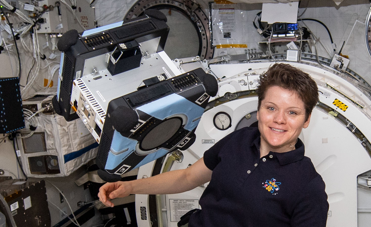 IA assume o comando de robô na ISS pela primeira vez